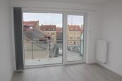 Pronájem novostavby bytu 2+kk s balkonem a garážovým stáním v přímém centru Plzně , cena 16500 CZK / objekt / měsíc, nabízí HOLEX reality, s.r.o.