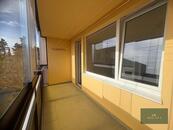 Pronájem bytu po rekonstrukci, 1kk se zasklenou lodžií, 3.p., Alej Svobody, Plzeň, cena 13000 CZK / objekt / měsíc, nabízí 