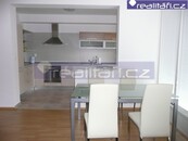 Pronájem zařízeného bytu 2+kk s balkonem a parkovacím stáním v Plzni na Sylvánu, cena 18000 CZK / objekt / měsíc, nabízí 