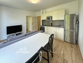 Pronájem slunného bytu 2+kk, 39 m2 přímo u břehu řeky v centru Plzně, cena 14690 CZK / objekt / měsíc, nabízí 