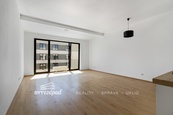 Pronájem bytu 2+kk velikosti 58 m2 s balkonem 9 m2 ve 4.NP budovy v Triangl Living Parku v Plzni, cena 16500 CZK / objekt / měsíc, nabízí 