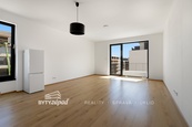 Pronájem bytu 2+kk velikosti 59 m2 s balkonem 6 m2 ve 4.NP budovy v Triangl Living Parku, Plzeň, cena 16100 CZK / objekt / měsíc, nabízí 