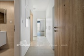 Pronájem bytu 2+kk velikosti 60 m2 s balkonem 9 m2 ve 4.NP budovy v Triangl Living Parku v Plzni, cena 16500 CZK / objekt / měsíc, nabízí 