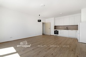 Pronájem bytu 2+kk velikosti 60 m2 s předzahrádkou 59,3 m2 a garážovým stáním, cena 19500 CZK / objekt / měsíc, nabízí 