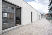 Pronájem moderního bytu s terasou a lodžií v centru města, cena 15000 CZK / objekt / měsíc, nabízí REALITNÍ KANCELÁŘ PUBEC, s.r.o.
